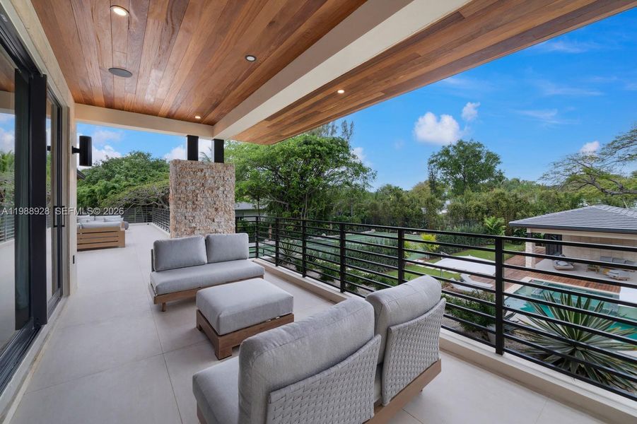 Exterior details and patio area of a home in , Miami (Image 28).
