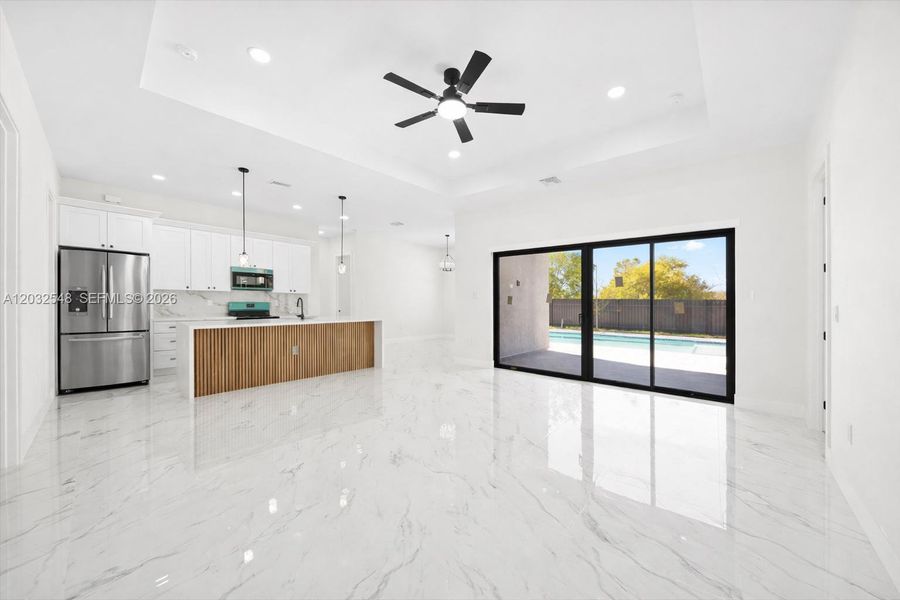 Spacious, unfurnished interior of a new home in , Cape Coral (Image 18).