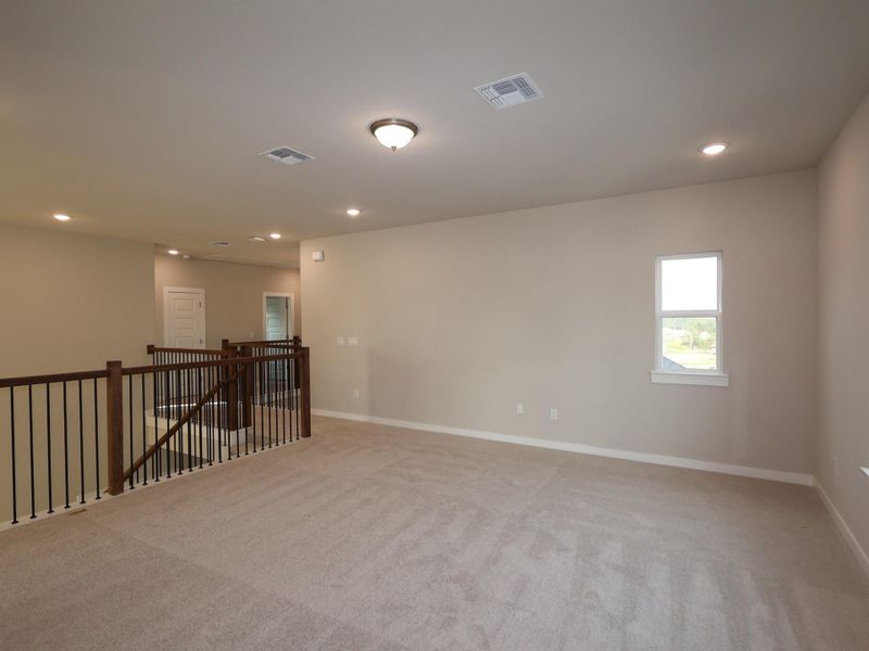 Spacious, unfurnished interior of a new home in Edgewood, Leander (Image 9).
