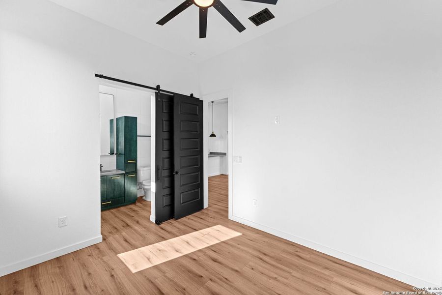 Spacious, unfurnished interior of a new home in , San Antonio (Image 17).