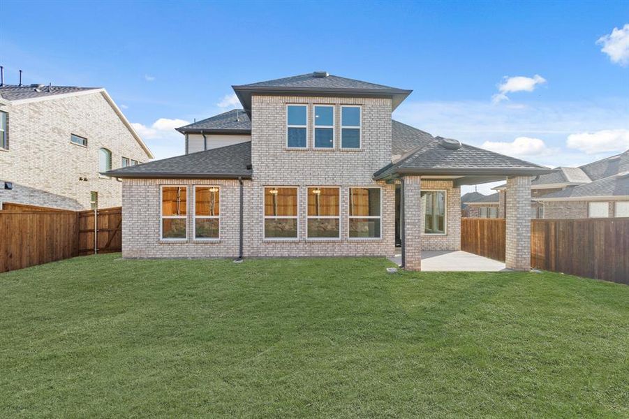 Exterior details and patio area of a home in , Garland (Image 4).
