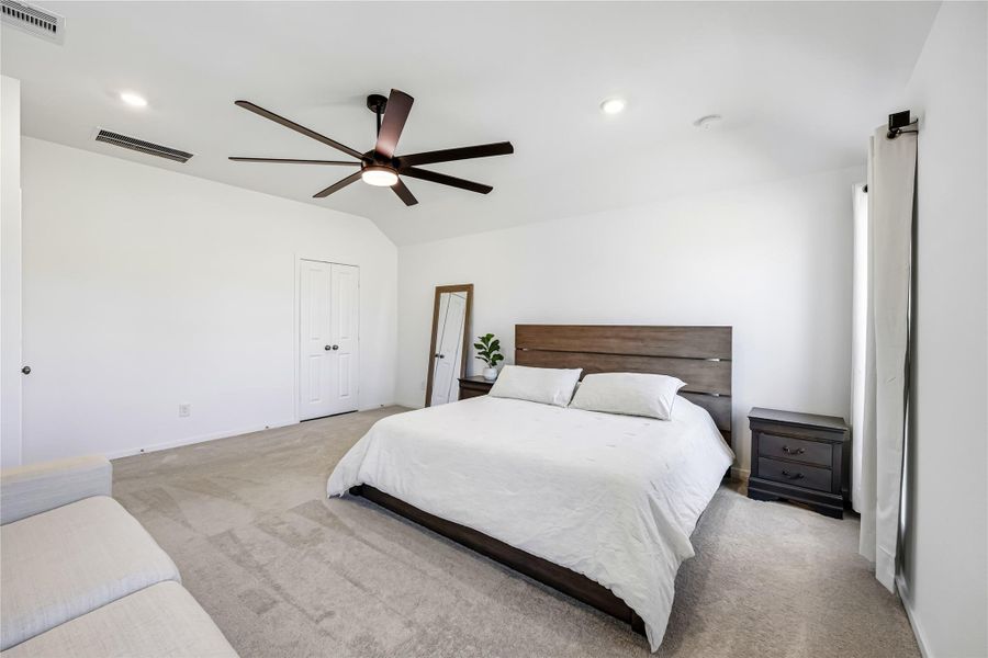 Furnished interior view inside a new home in Lago Mar, Texas City (Image 9).