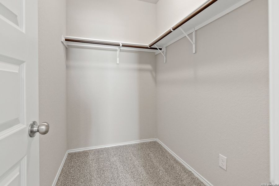 Spacious, unfurnished interior of a new home in Blue Ridge Ranch, San Antonio (Image 11).