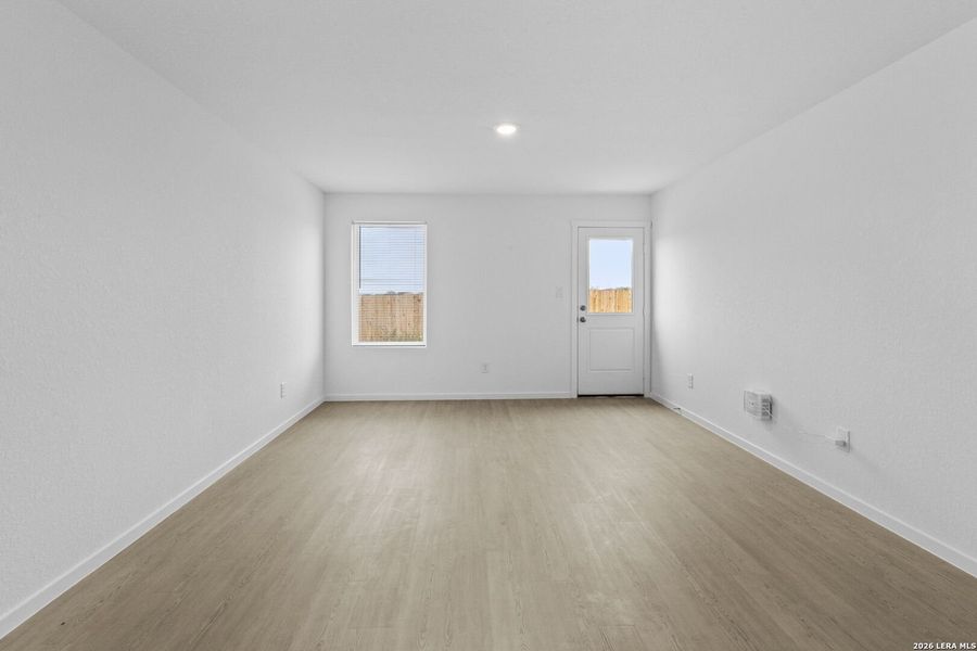 Spacious, unfurnished interior of a new home in Spring Grove, St. Hedwig (Image 12).