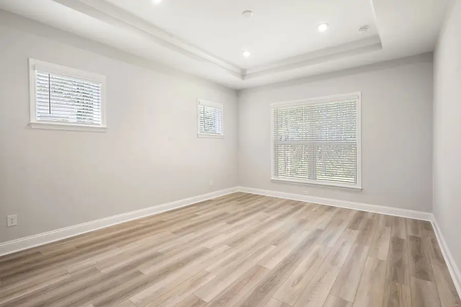 Spacious, unfurnished interior of a new home in Waterways, Richmond Hill (Image 55).