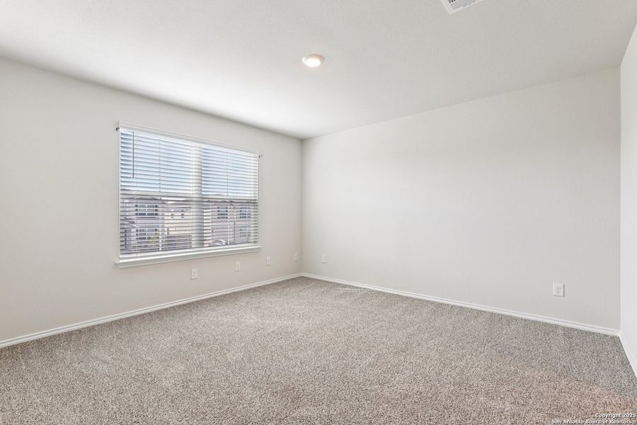 Spacious, unfurnished interior of a new home in Solana Ridge, San Antonio (Image 14). Spacious, unfurnished interior of a new home in Solana Ridge, San Antonio (Image 14).