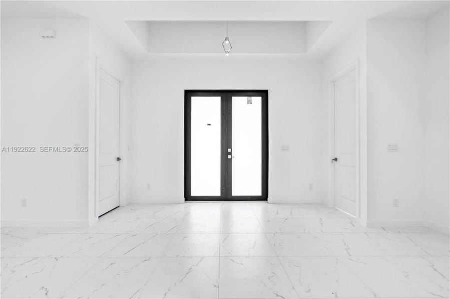 Spacious, unfurnished interior of a new home in , Lehigh Acres (Image 18).