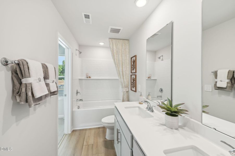 28-web-or-mls-Raleigh - Oakwood - 1066 W