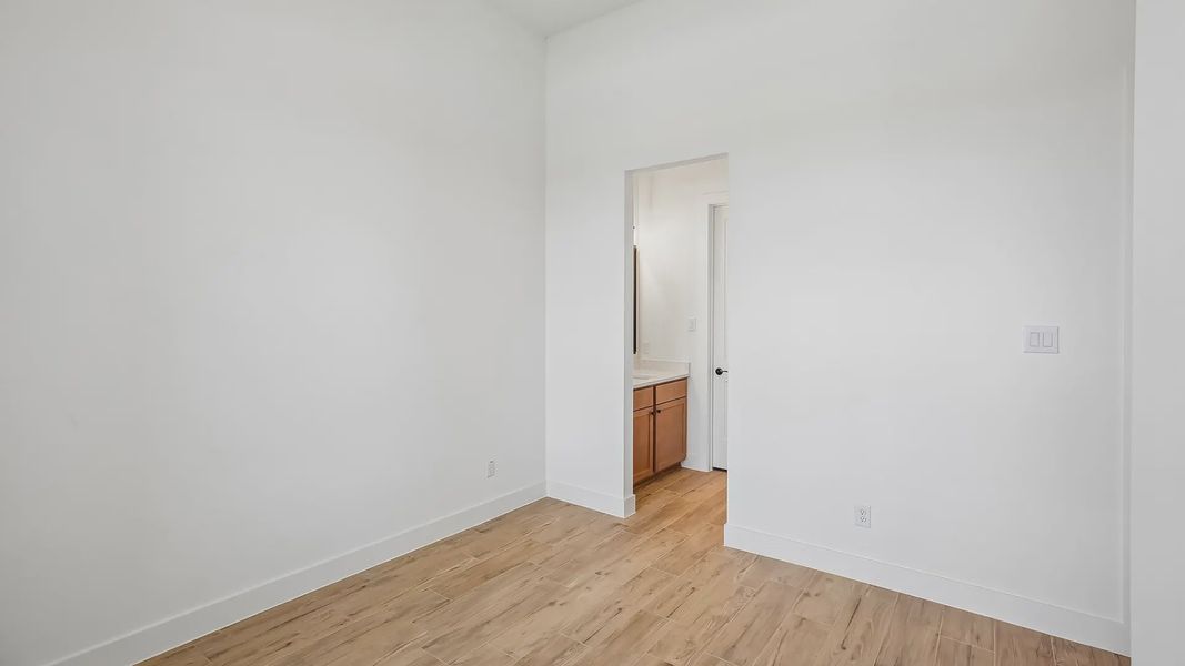 Spacious, unfurnished interior of a new home in Riceland 60',65',70', Mont Belvieu (Image 43).