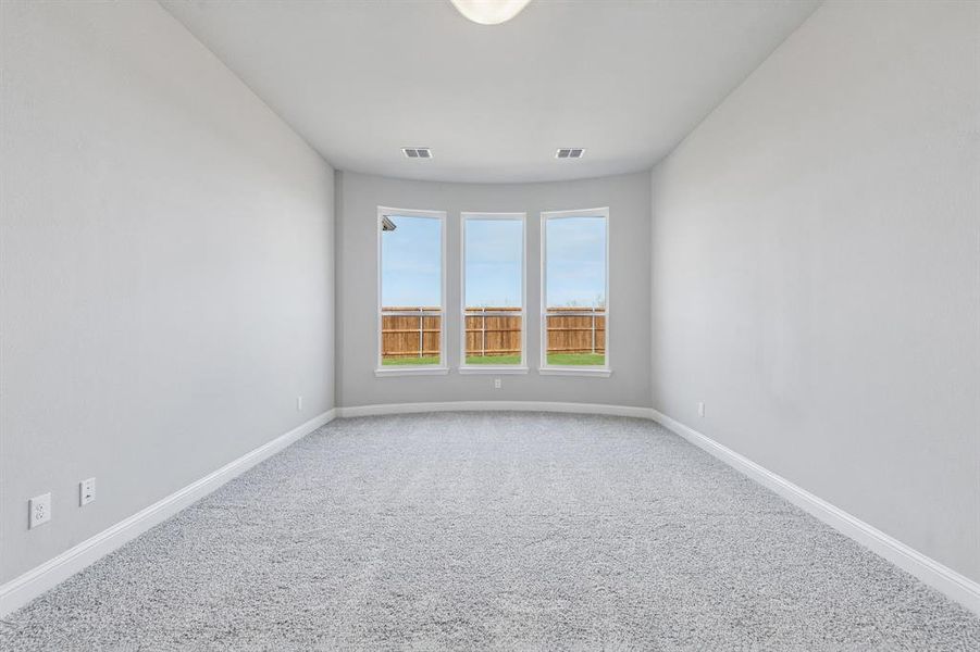 Spacious, unfurnished interior of a new home in Venetian, Weston (Image 23).
