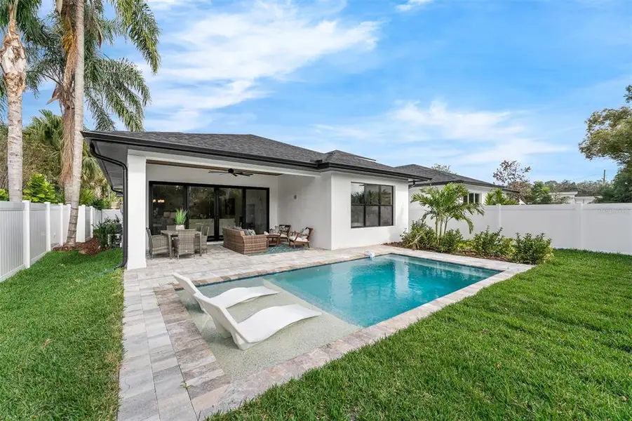 Exterior details and patio area of a home in , Orlando (Image 28).