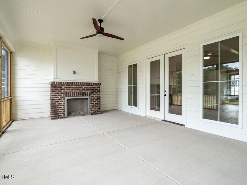 035-1280x960-screened-porch