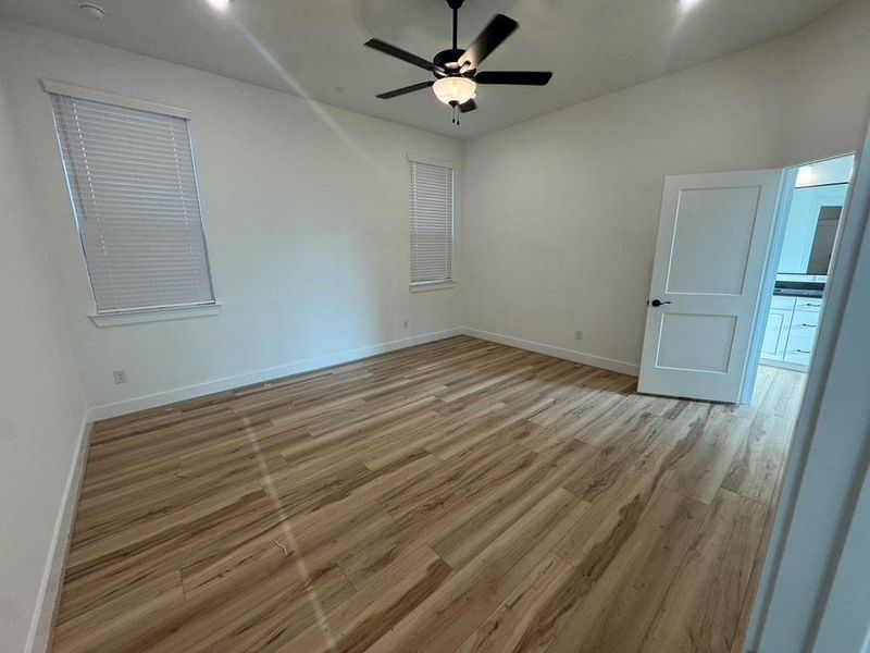 Spacious, unfurnished interior of a new home in Evergreen, Conroe (Image 11).