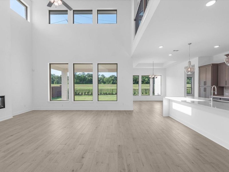 Spacious, unfurnished interior of a new home in Sienna, Missouri City (Image 10).