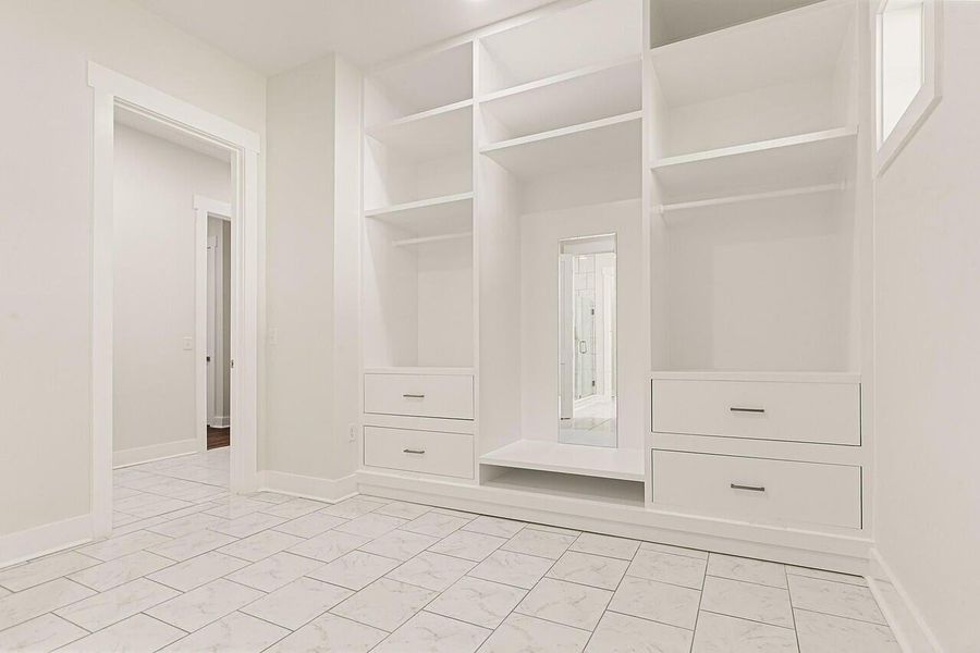 Spacious, unfurnished interior of a new home in , Manning (Image 22).