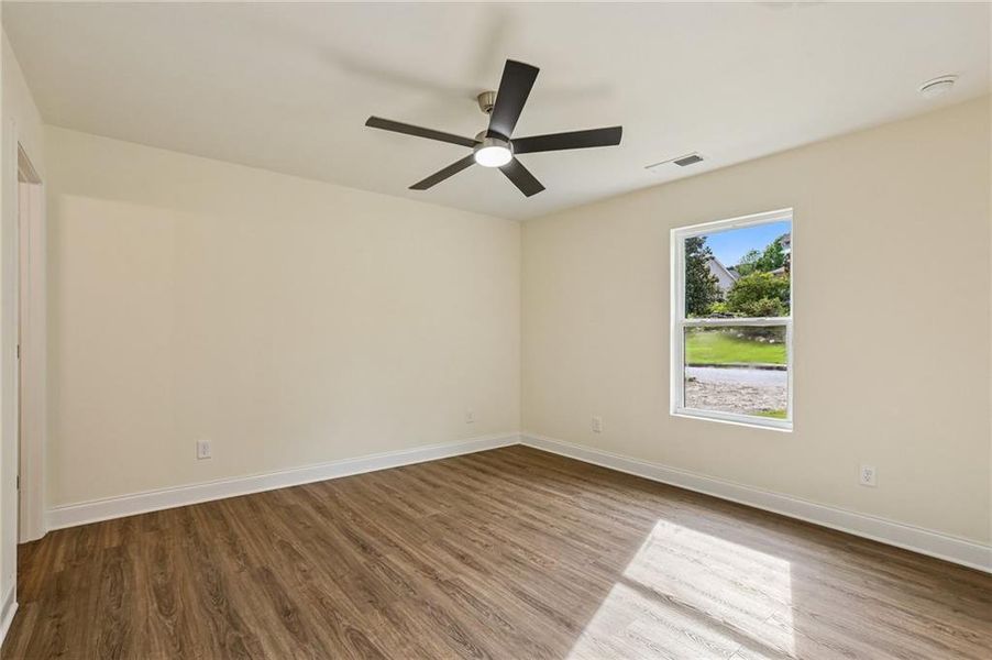 Spacious, unfurnished interior of a new home in , Jasper (Image 20).