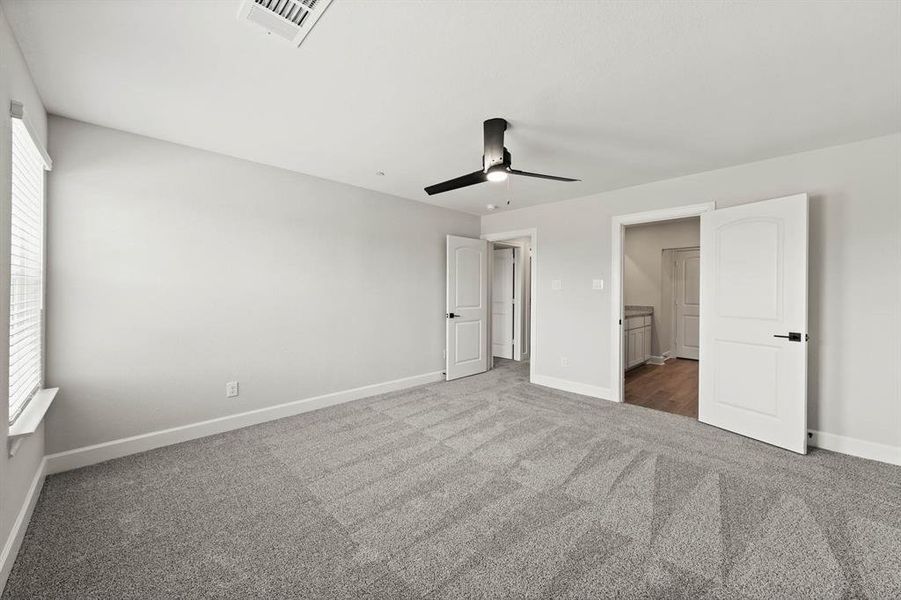 Spacious, unfurnished interior of a new home in Yarbrough Farms, Pilot Point (Image 8). Spacious, unfurnished interior of a new home in Yarbrough Farms, Pilot Point (Image 8).