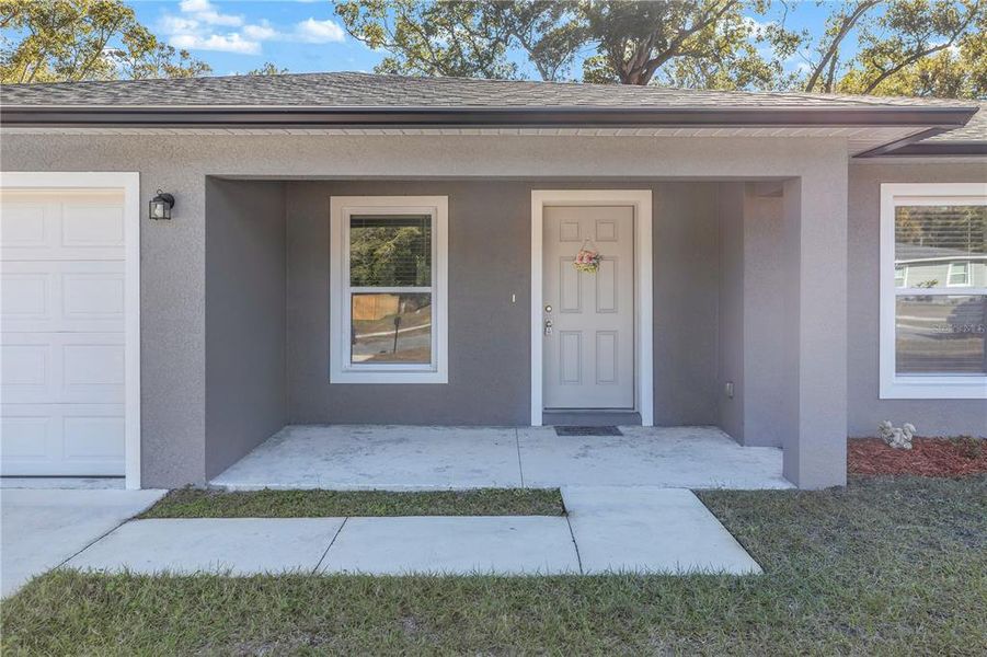 Exterior details and patio area of a home in , Orange City (Image 19).