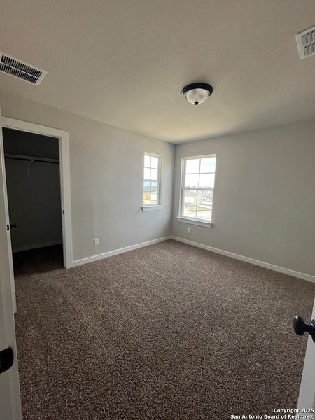 Spacious, unfurnished interior of a new home in Highland Ridge, New Braunfels (Image 8).