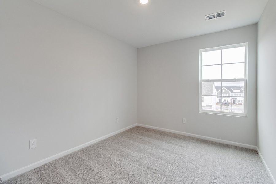 Spacious, unfurnished interior of a new home in Astoria, Columbia (Image 27).