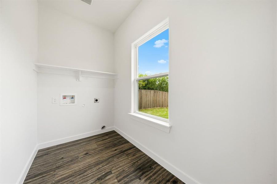 Spacious, unfurnished interior of a new home in , Hillsboro (Image 24).
