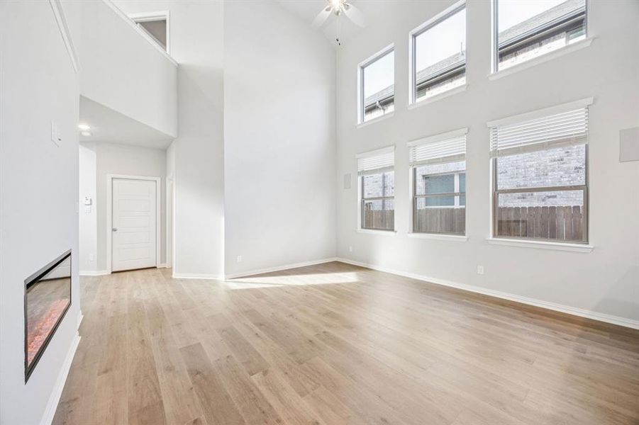 3909 Crystal Cove - Living Area