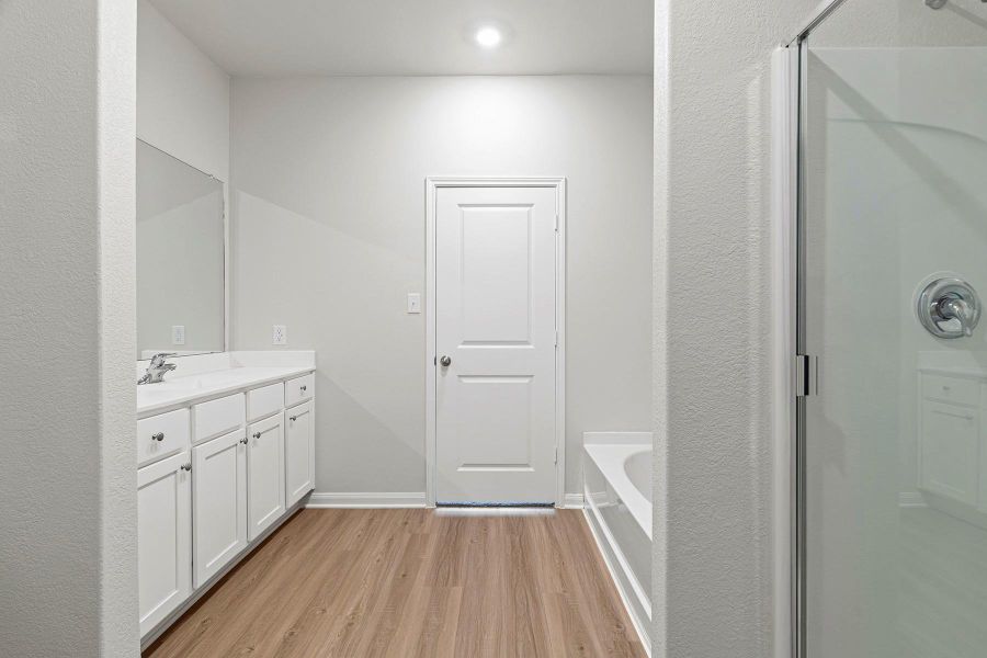 Spacious, unfurnished interior of a new home in Emberly, Beasley (Image 7).