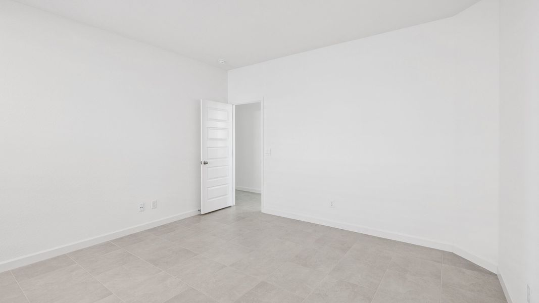 Spacious, unfurnished interior of a new home in Desert Moon Estates, Buckeye (Image 27).