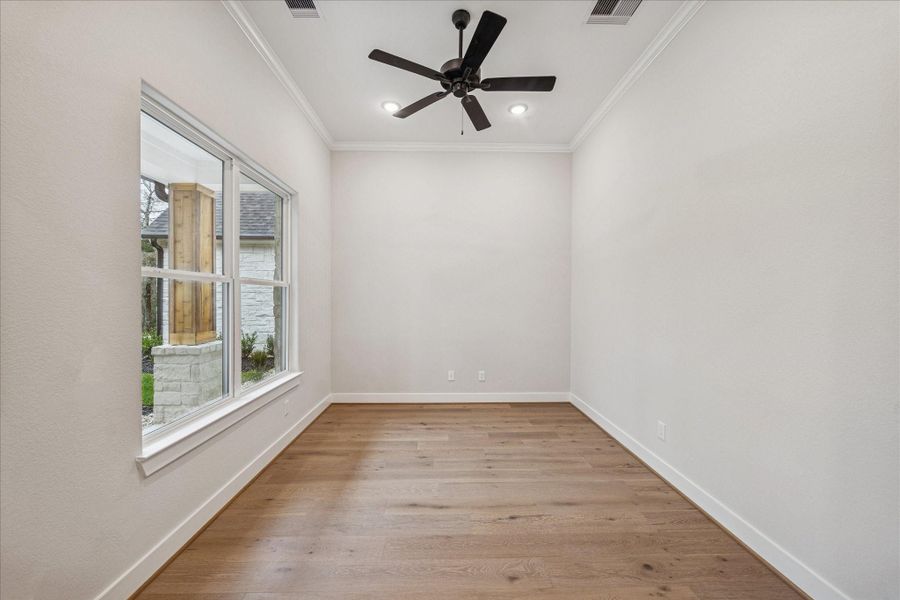 Spacious, unfurnished interior of a new home in , Huntsville (Image 19).