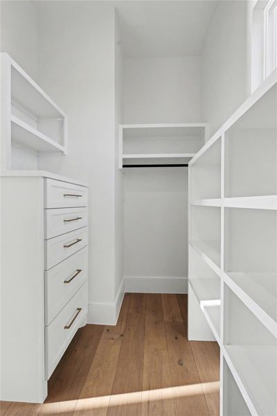 Spacious, unfurnished interior of a new home in , Galveston (Image 34).