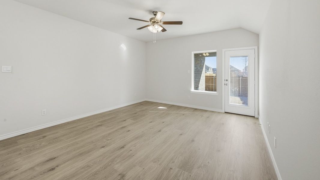 Spacious, unfurnished interior of a new home in Winchester Crossing, Princeton (Image 5).