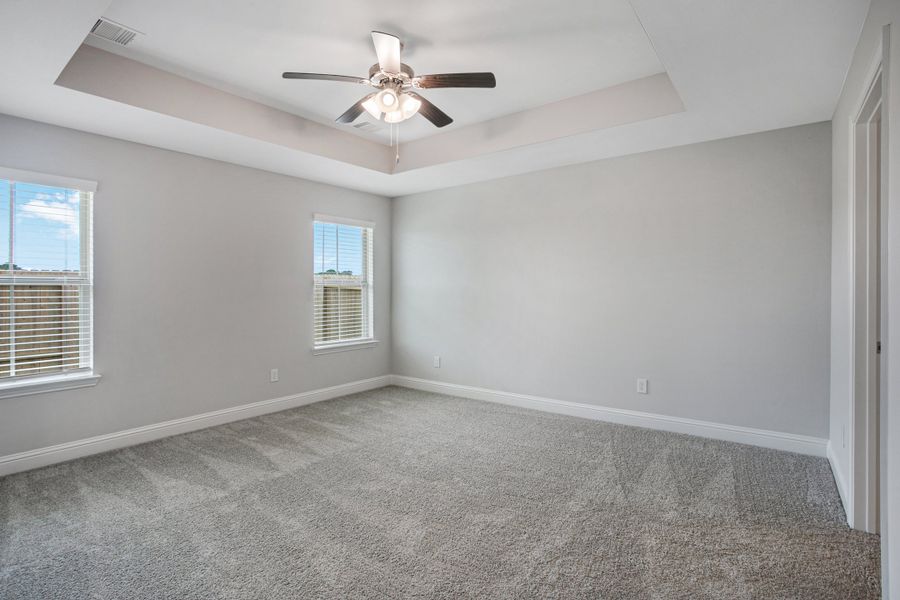 Spacious, unfurnished interior of a new home in Bayou Maison, Dickinson (Image 18).