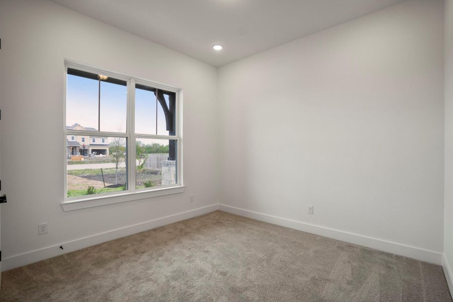 Spacious, unfurnished interior of a new home in Magnolia Bend, Rosharon (Image 44).
