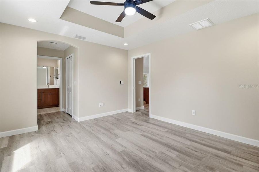 Spacious, unfurnished interior of a new home in , Citrus Springs (Image 17).