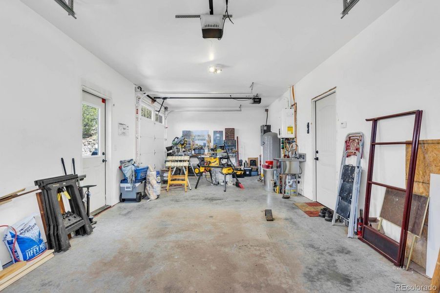 Oversized 1-car attached garage