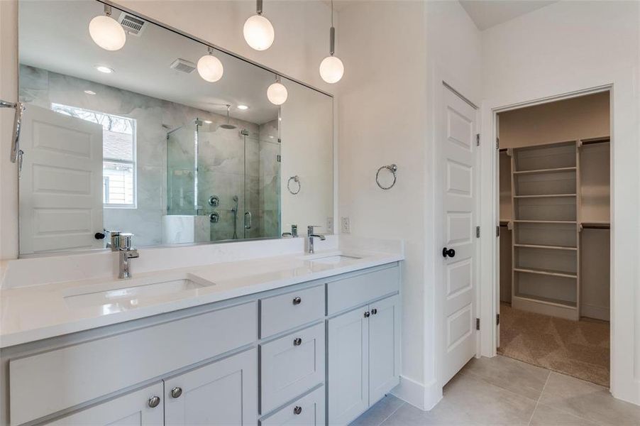 Furnished interior view inside a new home in , Dallas (Image 9).