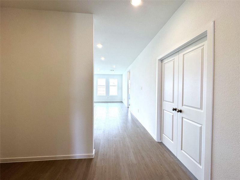 Spacious, unfurnished interior of a new home in Anniston, Katy (Image 18).