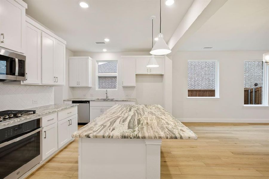 Furnished interior view inside a new home in Creekside, Royse City (Image 4).