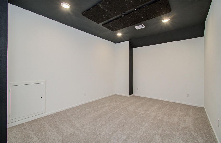 Spacious, unfurnished interior of a new home in Harvest Green, Richmond (Image 21).