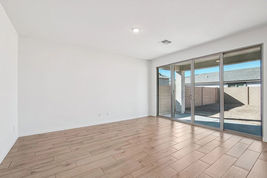Representative images and renderings are for illustrative purposes. Actual structural options and design finishes of home may vary.