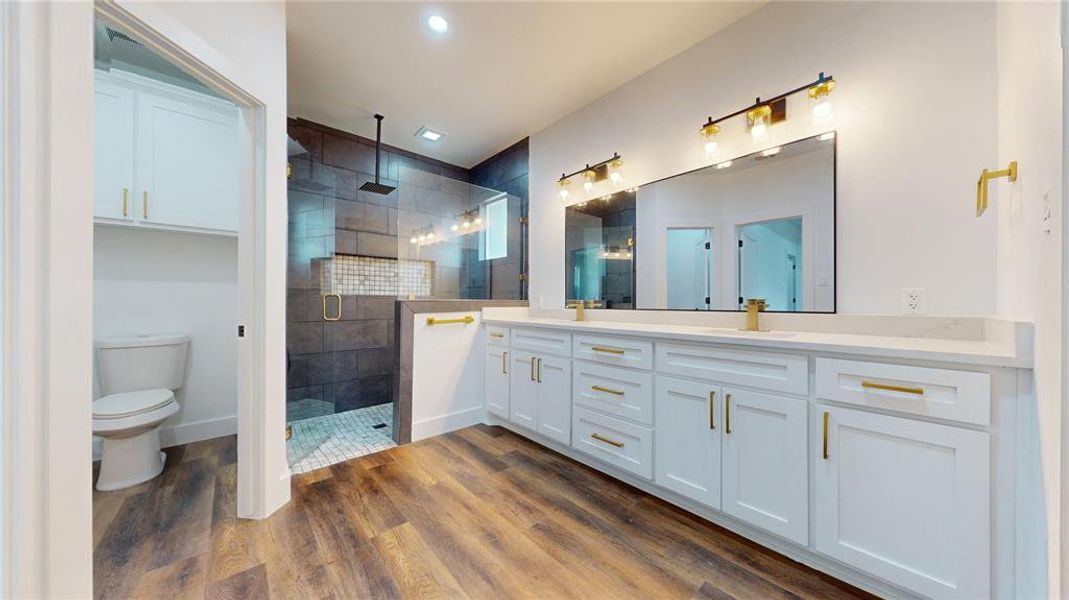 Furnished interior view inside a new home in , Cleburne (Image 5).