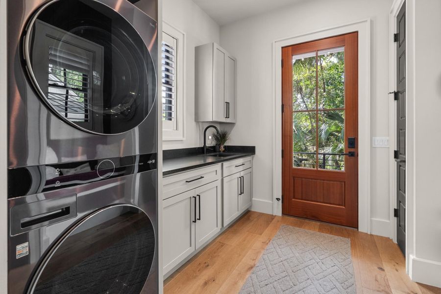 Furnished interior view inside a new home in , Beaufort (Image 38).