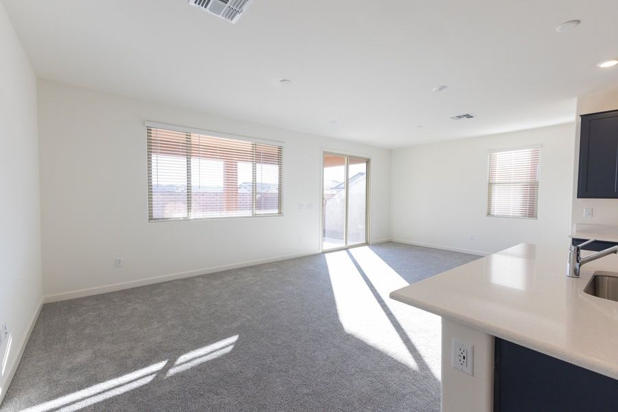 Spacious, unfurnished interior of a new home in Mirador Point, Tucson (Image 6).