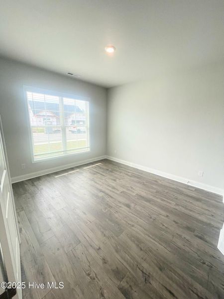 Spacious, unfurnished interior of a new home in Athens Acres, New Bern (Image 9).