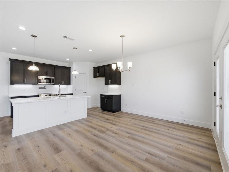 Spacious, unfurnished interior of a new home in , Grand Prairie (Image 26).