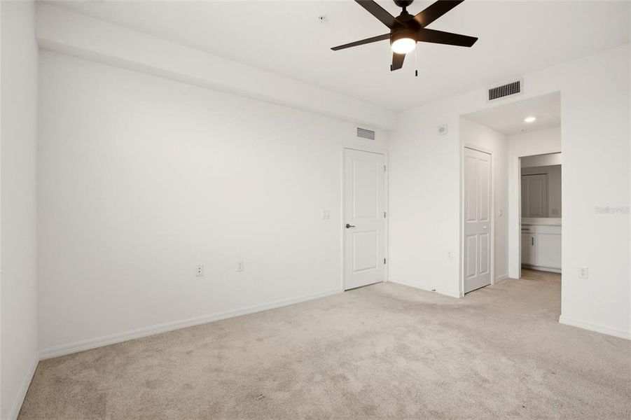 Spacious, unfurnished interior of a new home in , Punta Gorda (Image 39).