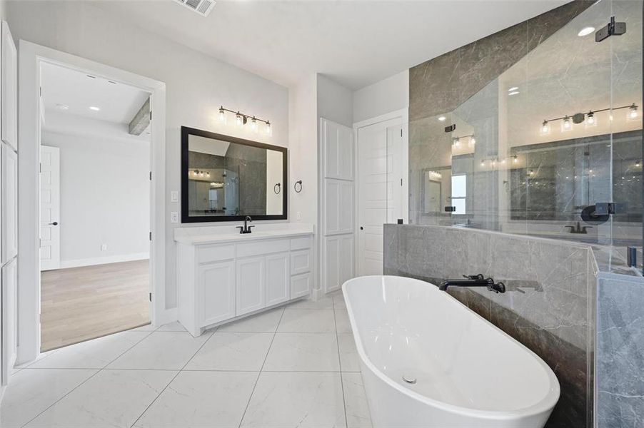 Furnished interior view inside a new home in Aledo Heights - Aledo ISD, Annetta South (Image 15).