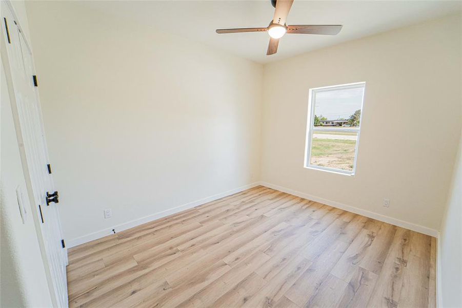 Guest/2nd Bedroom