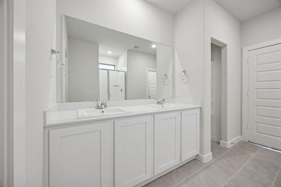 Primary Bathroom in the Oak II home plan by Trophy Signature Homes – REPRESENTATIVE PHOTO Primary Bathroom in the Oak II home plan by Trophy Signature Homes – REPRESENTATIVE PHOTO