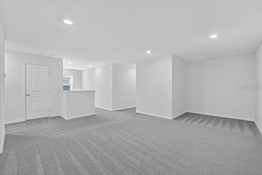 Spacious, unfurnished interior of a new home in Palm Wind, Hudson (Image 30).